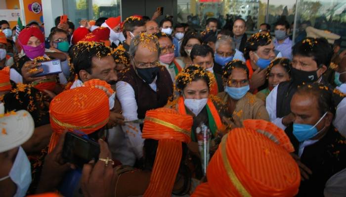 रायपुर पहुंची भाजपा की प्रदेश प्रभारी पुरंदेश्वरी, बृजमोहन-धरमलाल ने किया  स्वागत