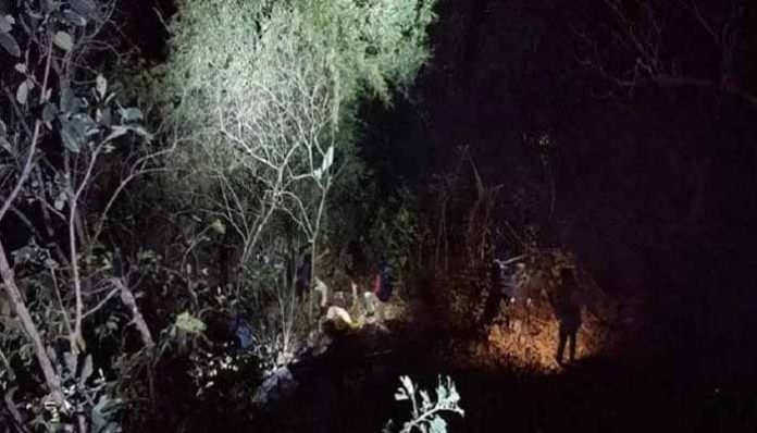 bus filled with tourist falls