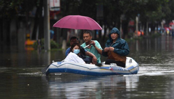 चीन में बाढ़