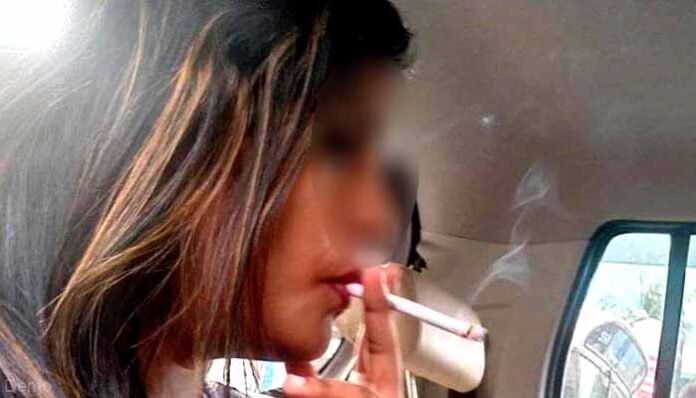smoking girl Raipur